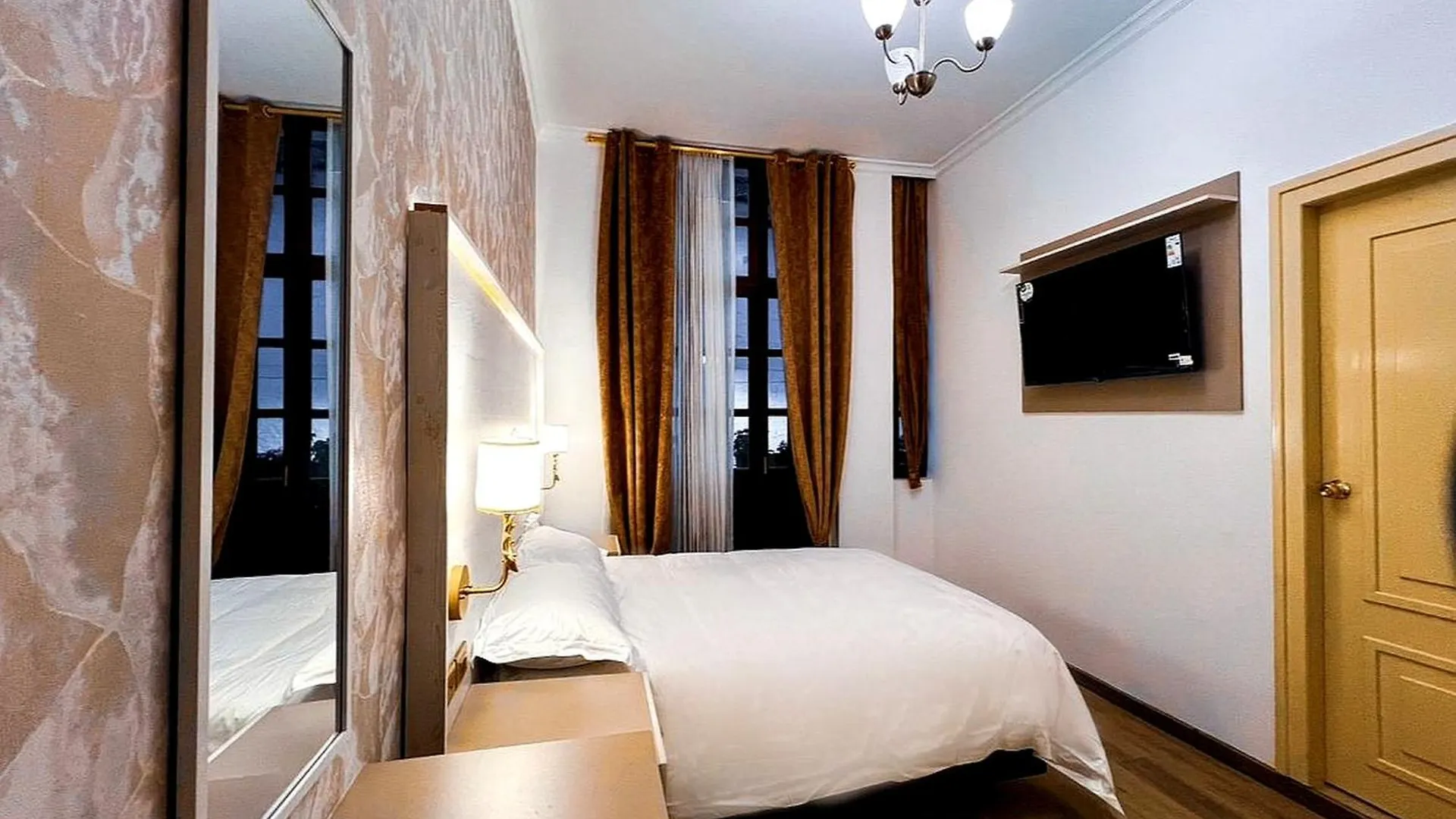 Hotel Sucre Quito Ecuador