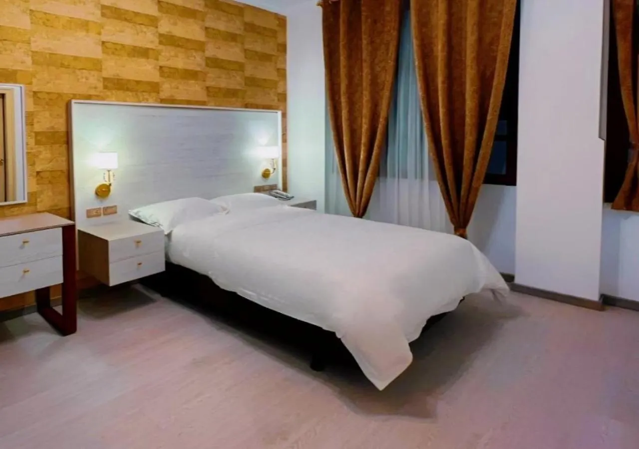 Hotel Sucre Quito 3*,