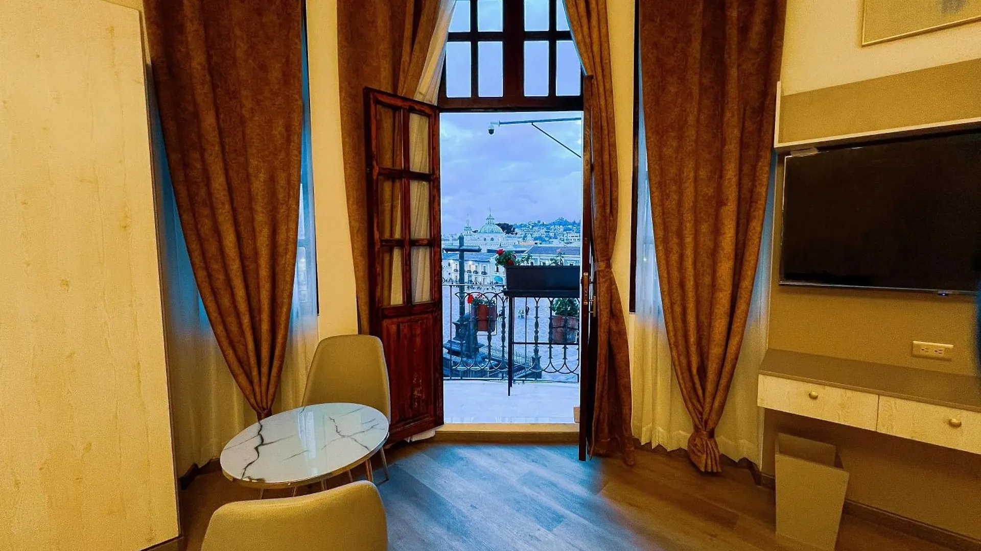 Hotel Sucre Quito 3*,  Ecuador